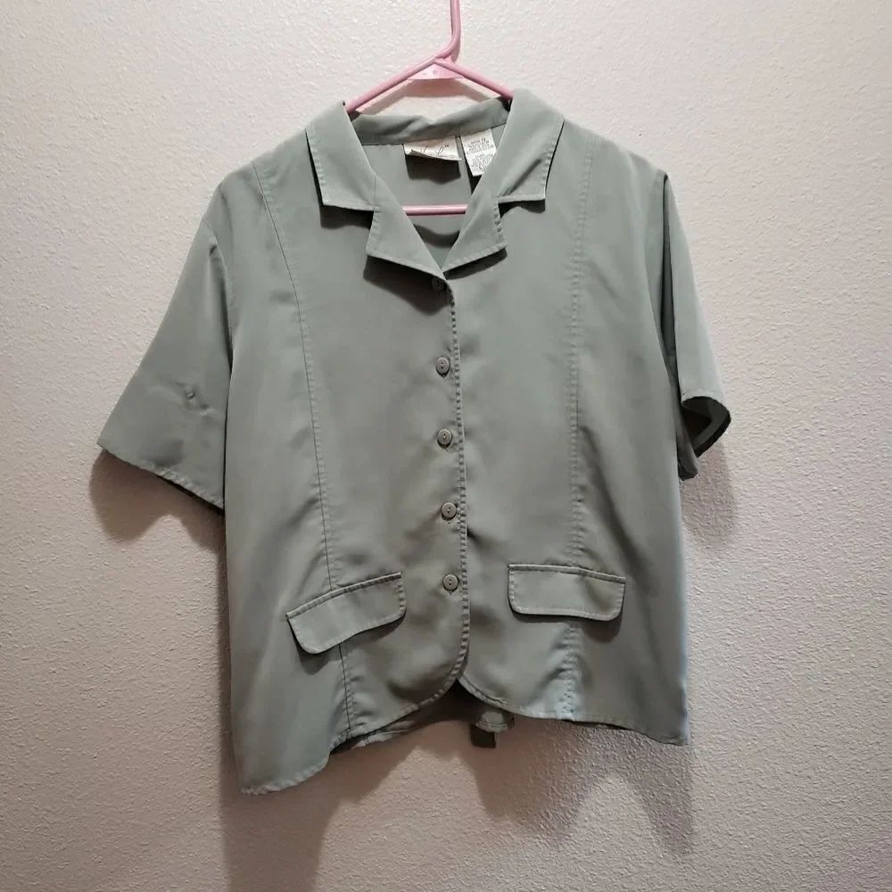 Kathy Lee button front top, 16